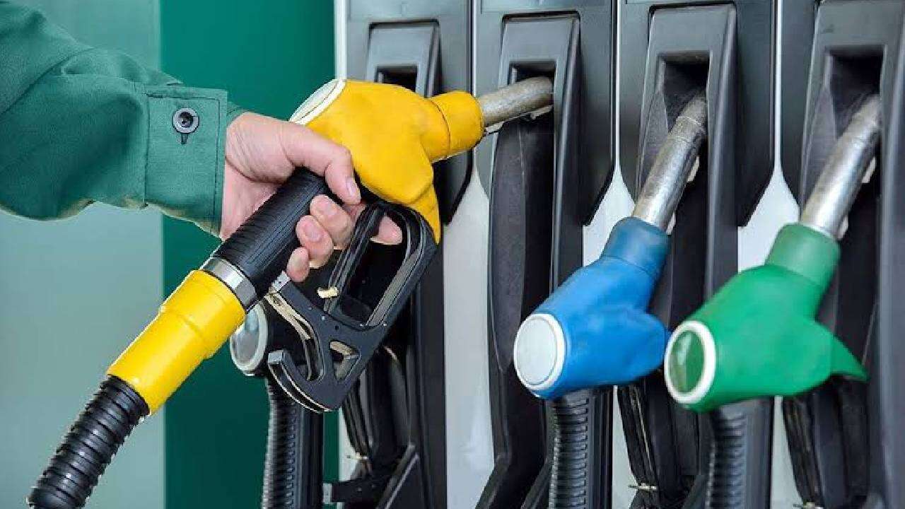 Sürücüler depoları fulleyin! Akaryakıta peş peşe ikinci zam! Bu gece yarısından itibaren geçerli olacak 5